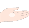 ピアベルピアクリームREを1～2プッシュ手のひらにとり、手のひら全体にのばします。